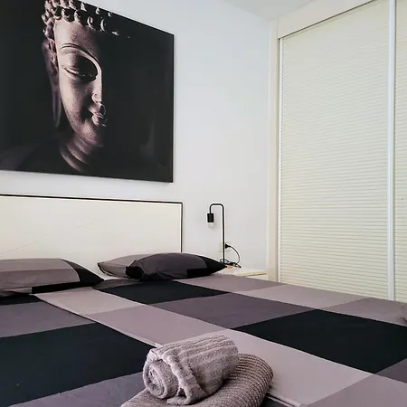 2 Bedroom With A Pool * أرونا