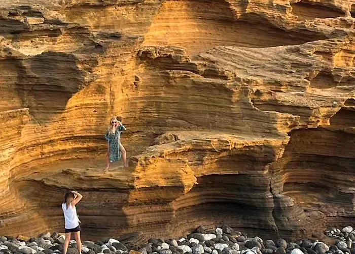 2 Bedroom With A Pool Арона